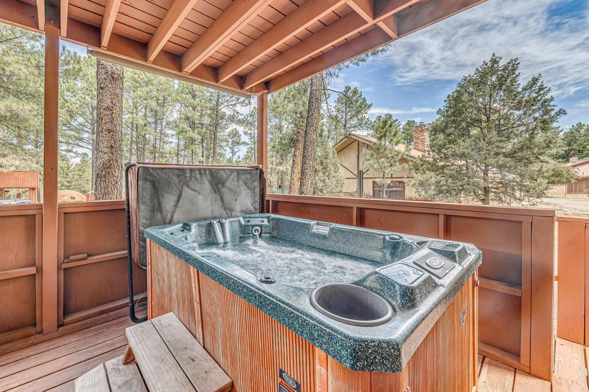 Condo With Hot Tub About 4 Miles To Ruidoso Winter Park! 외부 사진